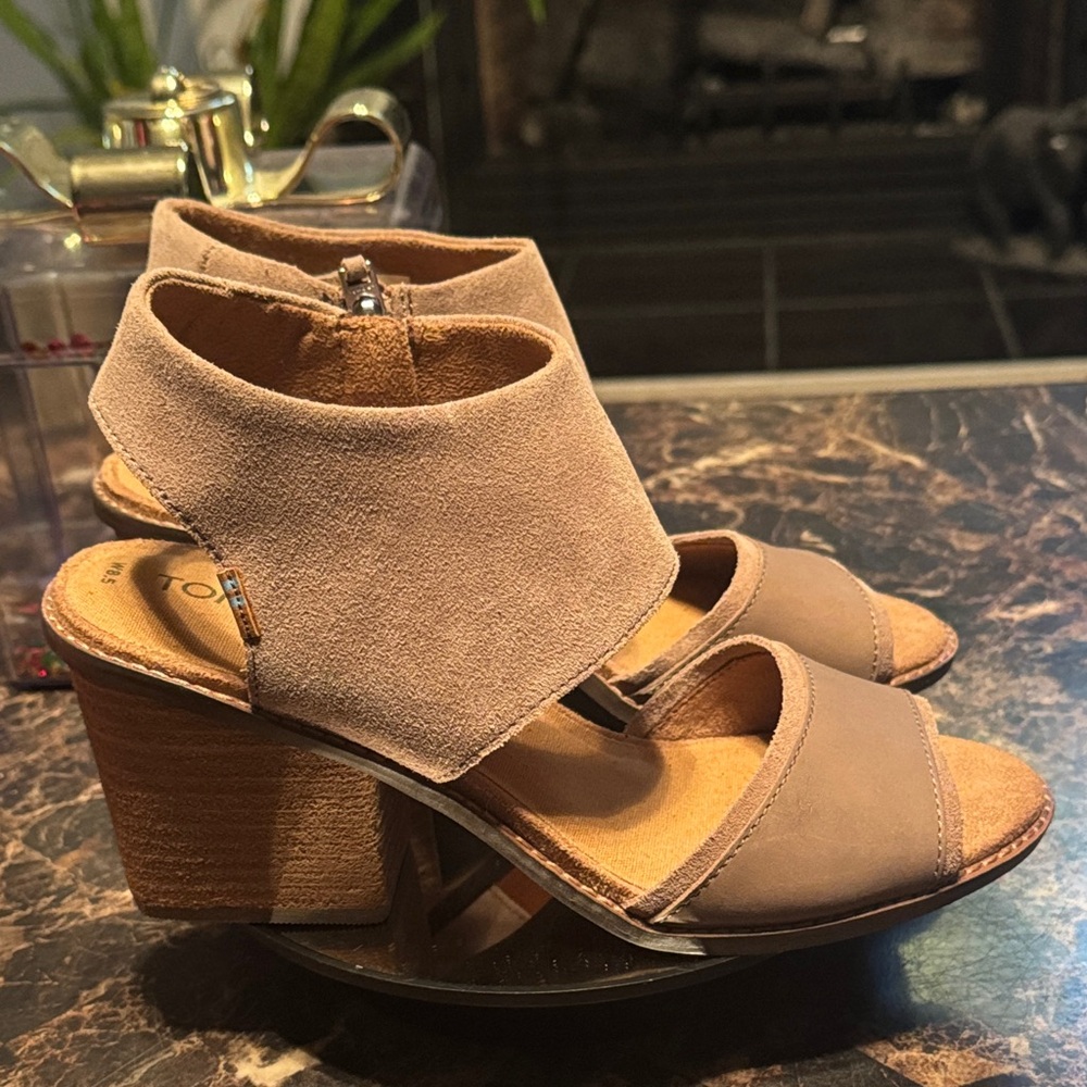 “SOLD” TOMS Women Majorca Taupe Cut Out Ankle Cuff Heeled Sandals - Size 8.5 - Picture 5 of 10
